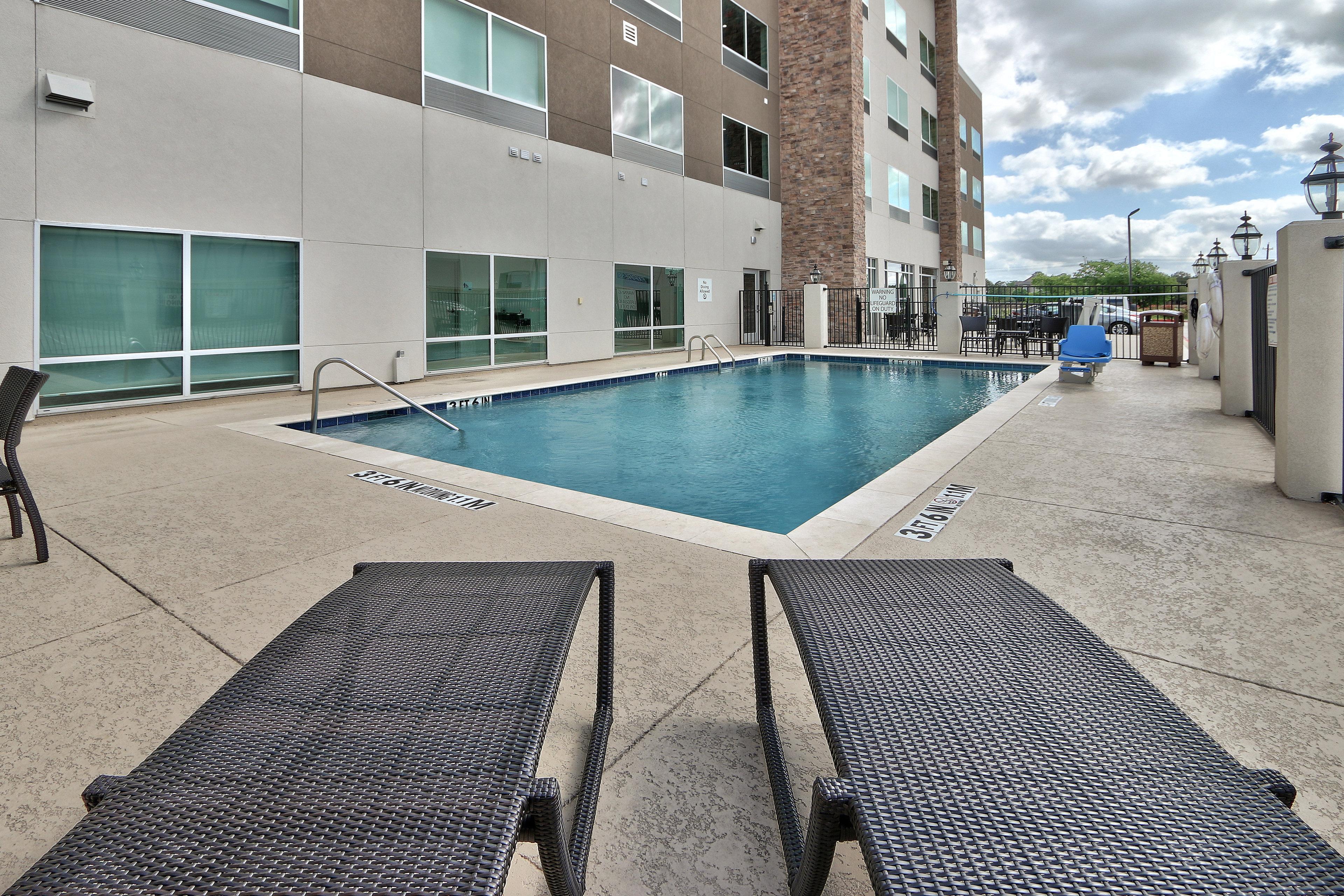 Holiday Inn Express & Suites - Houston East - Beltway 8 By Ihg Cloverleaf Esterno foto